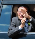 kem-sokha-greets-his-supporters-as-he-leaves-the-phnom-penh-municipal-court-on-january-19