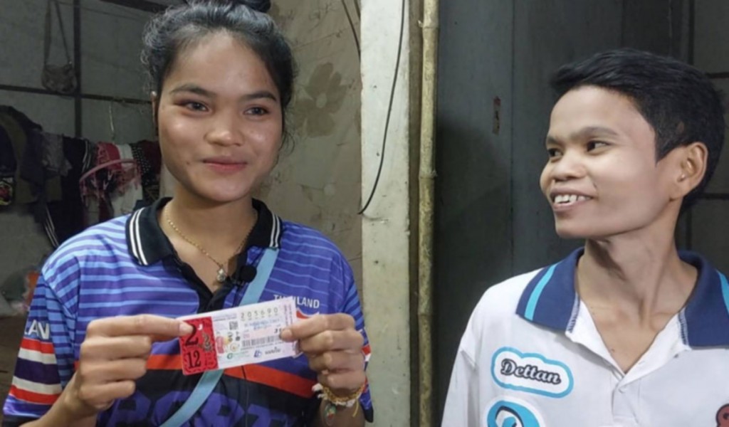 Cambodian-woman-wins-over-300000-in-Thai-lottery