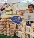 ▲ 프놈펜 꺼뻿 전시컨벤션센터에서 열린 제16회 캄보디아 및 수출입 상품 전시회 2023에서 캄보디아 현지 제품들이 전시돼있다.