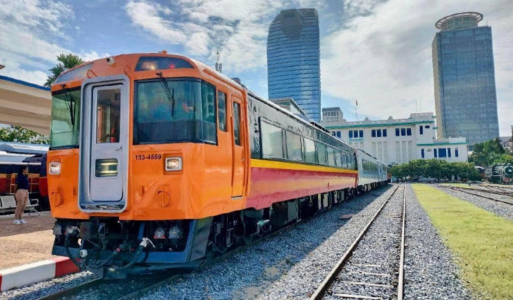 New-Japanese-locomotives-given-test-run-in-Cambodia