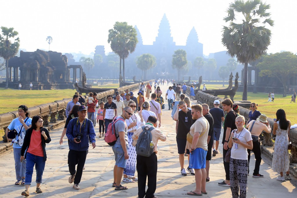 2_12_2024_foreign_tourists_visited_angkor_wat