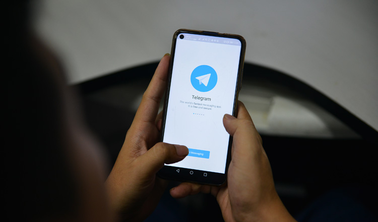 A man is opening Telegram on smartphone. KT/Pann Rachana